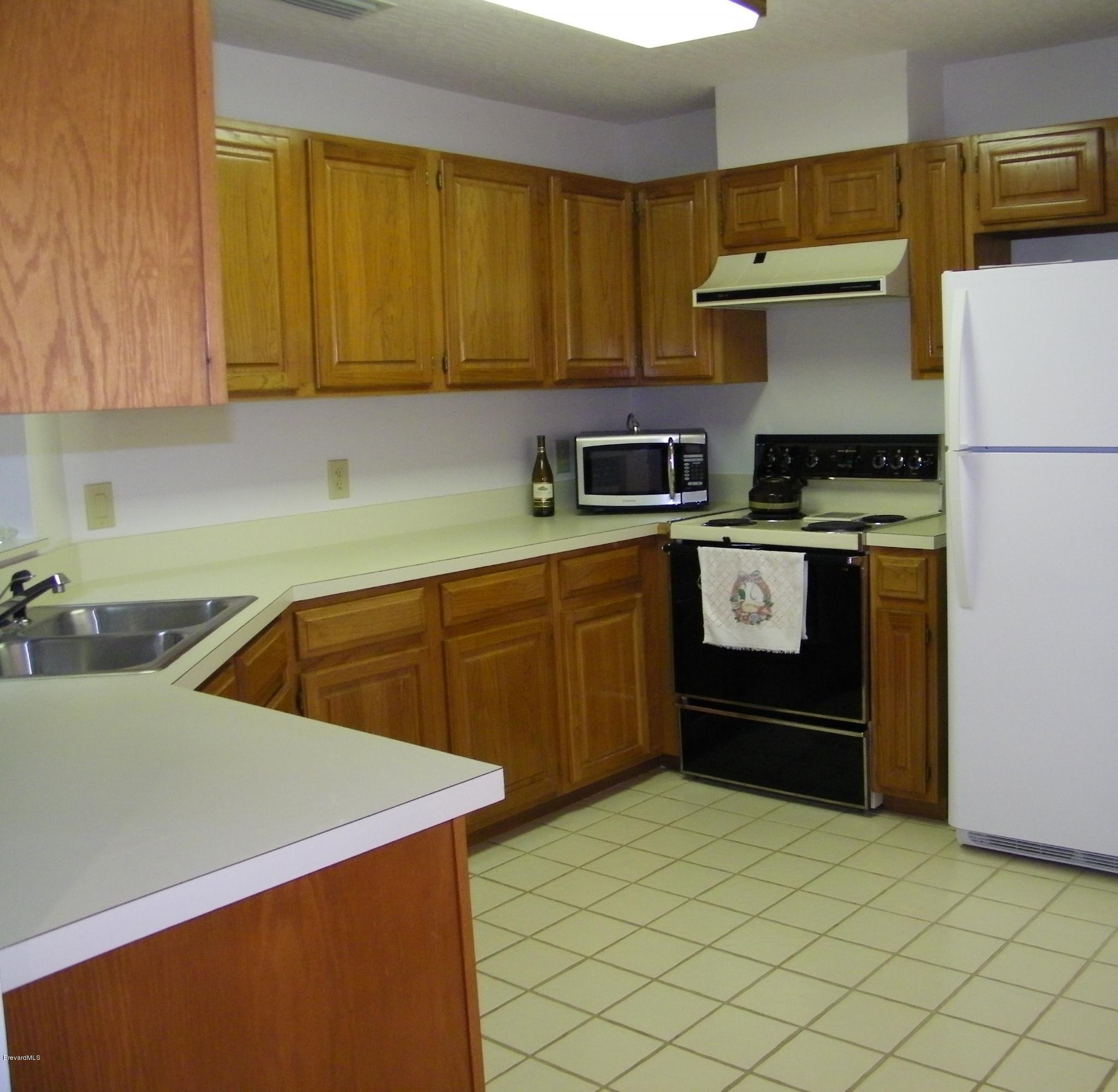 844 Ridge Lake Drive Melbourne, FL 32940 - Photo 3 of 29 Spacious Kitchen