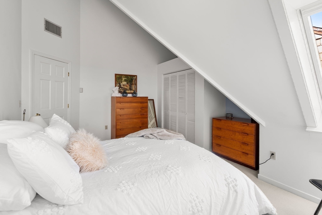456 Belmont Street, Unit 21 Watertown, MA 02472 - Photo 9 of 19 a bedroom with a bed and a window