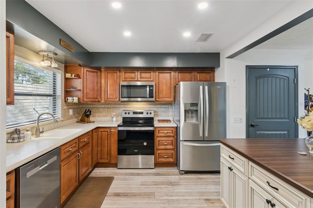 664 Clubhouse Road Winter Haven, FL 33884 - Photo 6 of 33