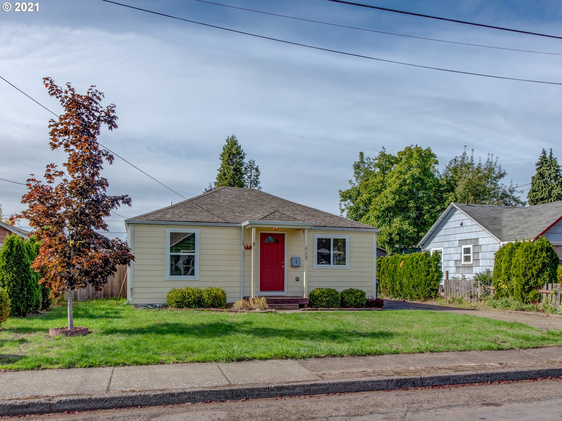 468 17th Street Springfield, OR 97477 - Photo 3 of 21 a front view of a house with a garden