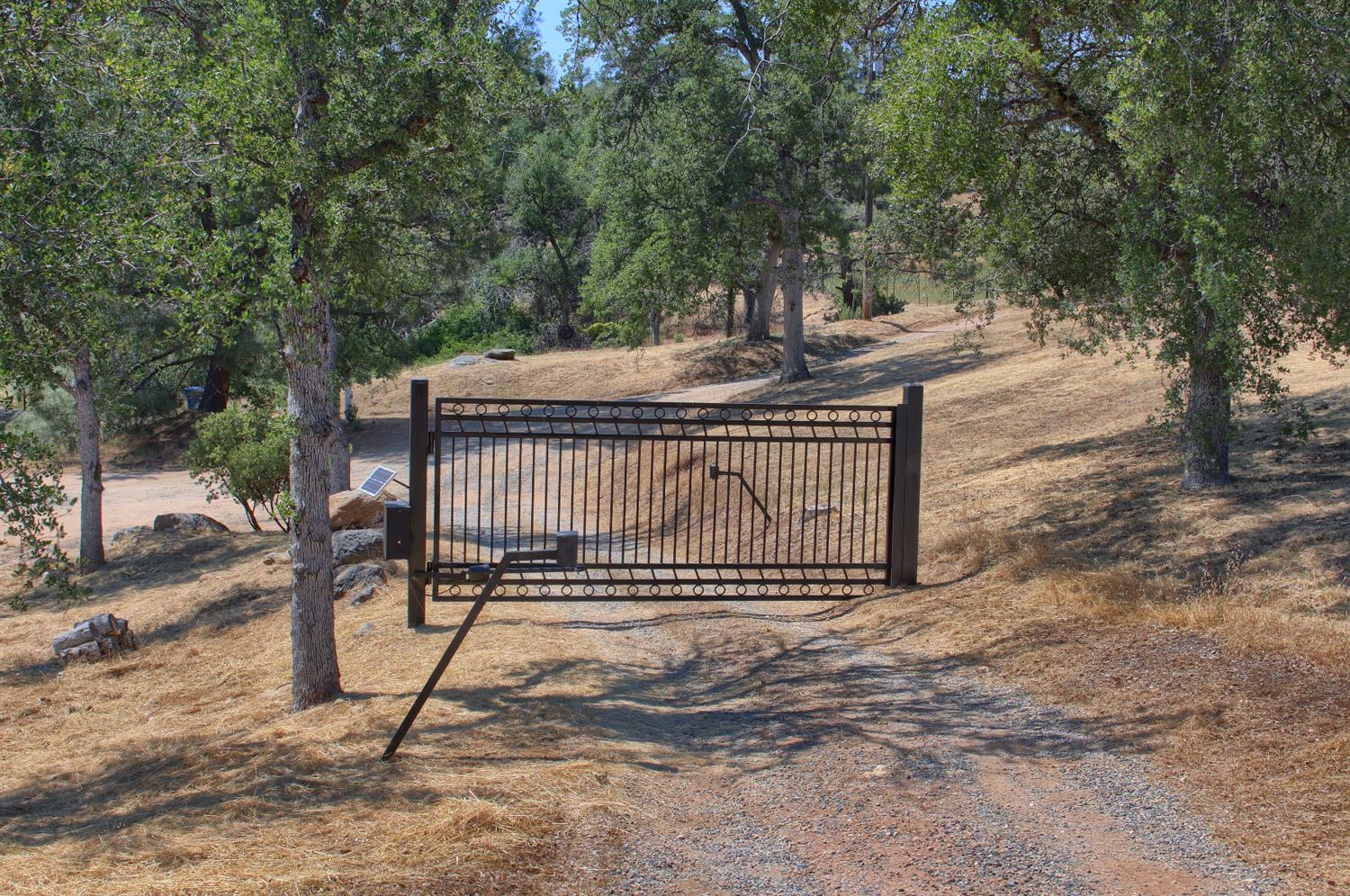 45806 Strawberry Road Coarsegold, CA 93614 - Photo 3 of 64 Gallery Image 3