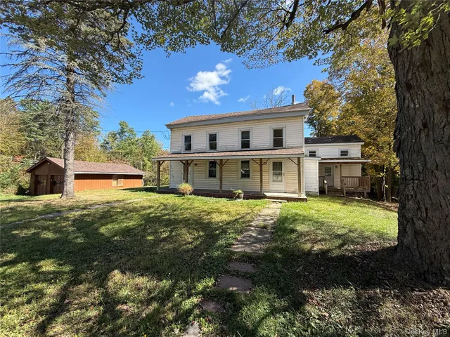 a view of a house with a yard
