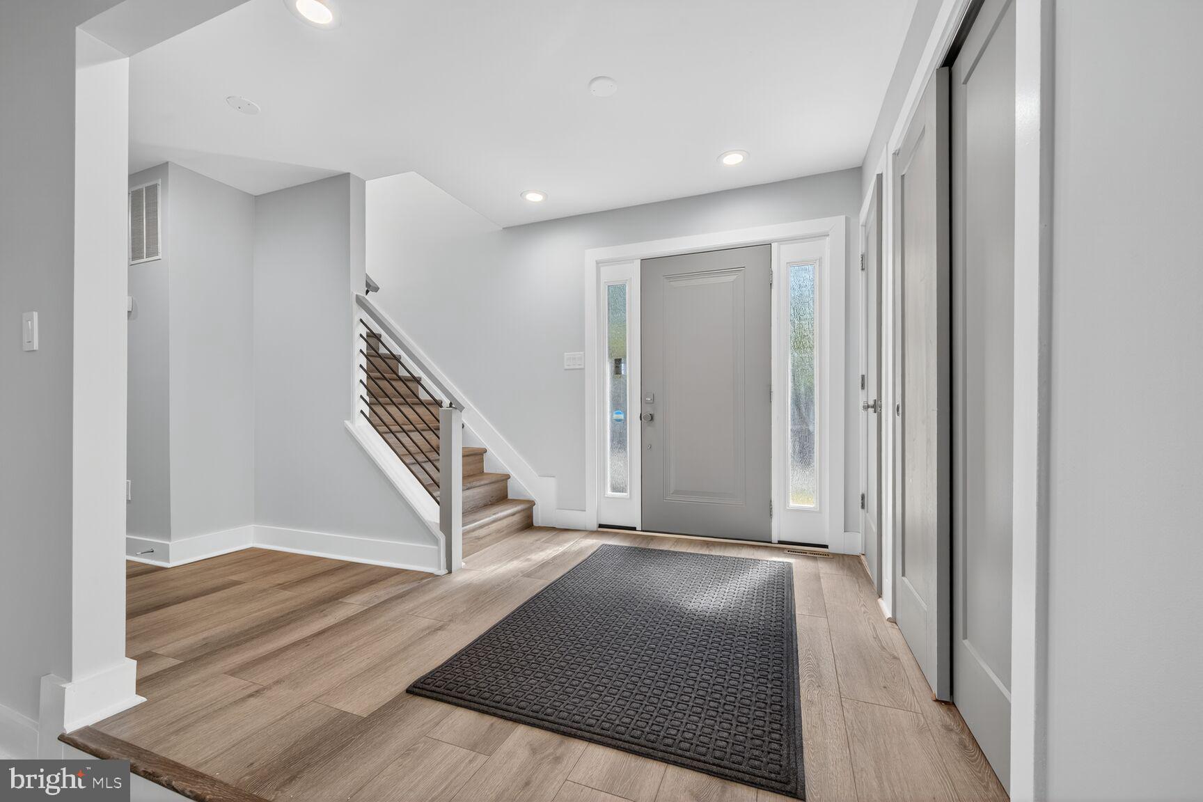 12 Tynewick Court Silver Spring, MD 20906 - Photo 4 of 35 Foyer