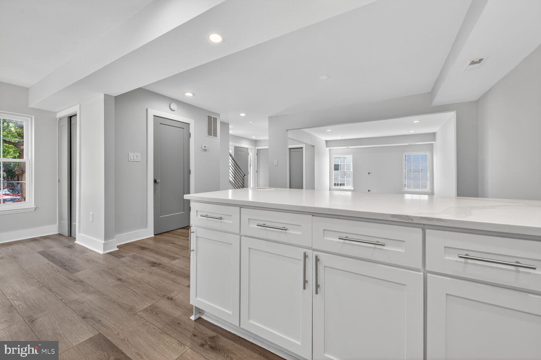 12 Tynewick Court Silver Spring, MD 20906 - Photo 8 of 35 Kitchen Peninsula