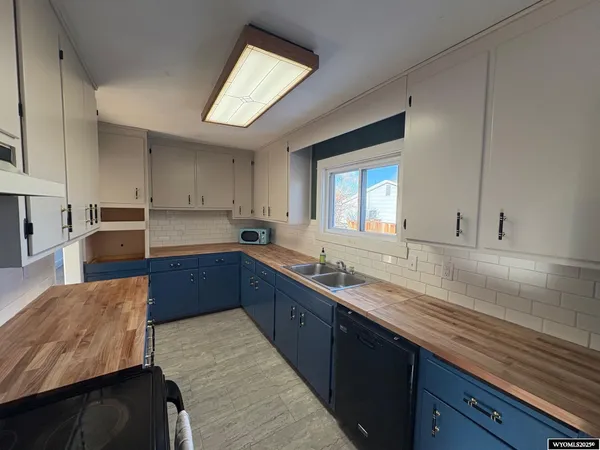 $369,000 | 685 Cedar Street, Lander, WY 82520