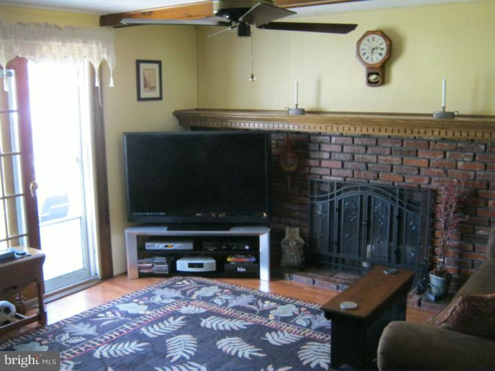 1630 Red Oak Road Williamstown, NJ 08094 - Photo 12 of 25 Family Room