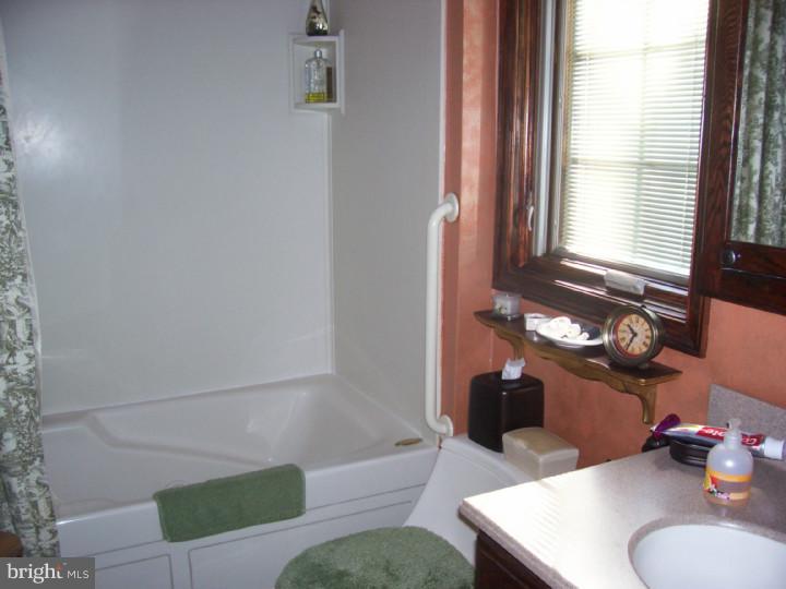1630 Red Oak Road Williamstown, NJ 08094 - Photo 16 of 25 Bathroom