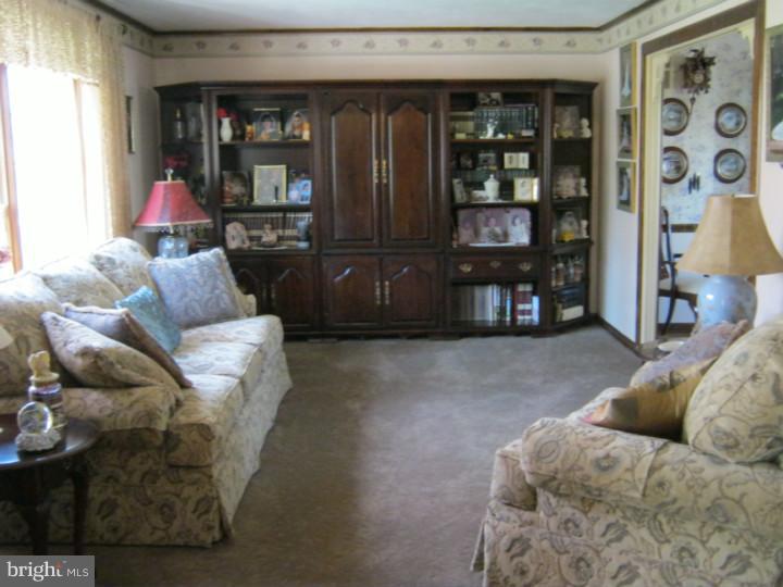 1630 Red Oak Road Williamstown, NJ 08094 - Photo 4 of 25 Living Room