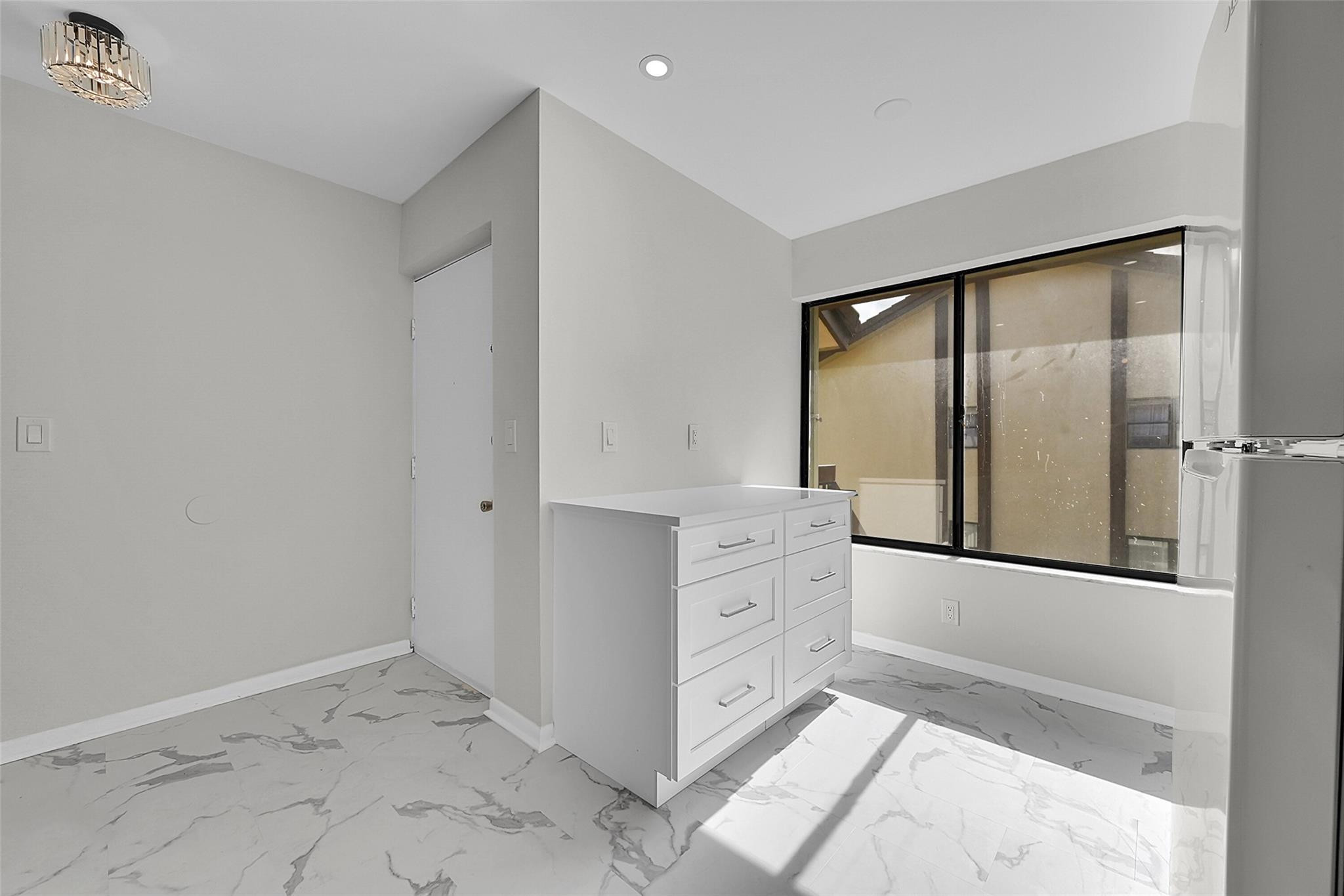 2578 Riverside Drive, Unit 421 Coral Springs, FL 33065 - Photo 5 of 29 an empty room with mirror