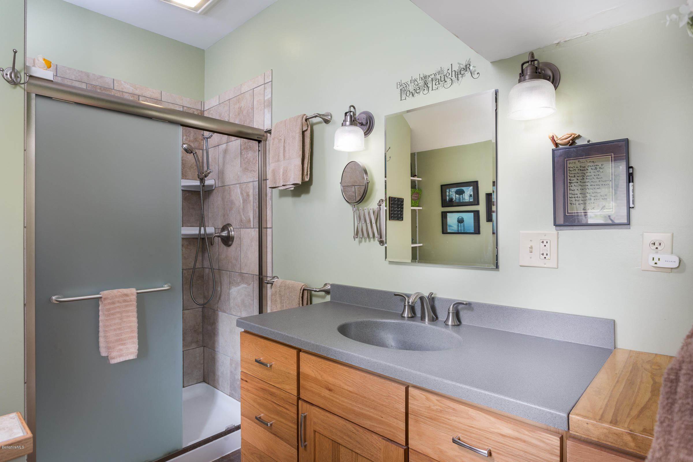 20 Waubeek Road Pittsfield, MA 01201 - Photo 12 of 18 Second floor Bathroom