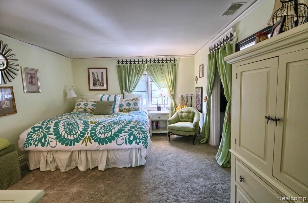 333 Washington Road Grosse Pointe, MI 48230 - Photo 24 of 34 3rd Bedroom.jpg