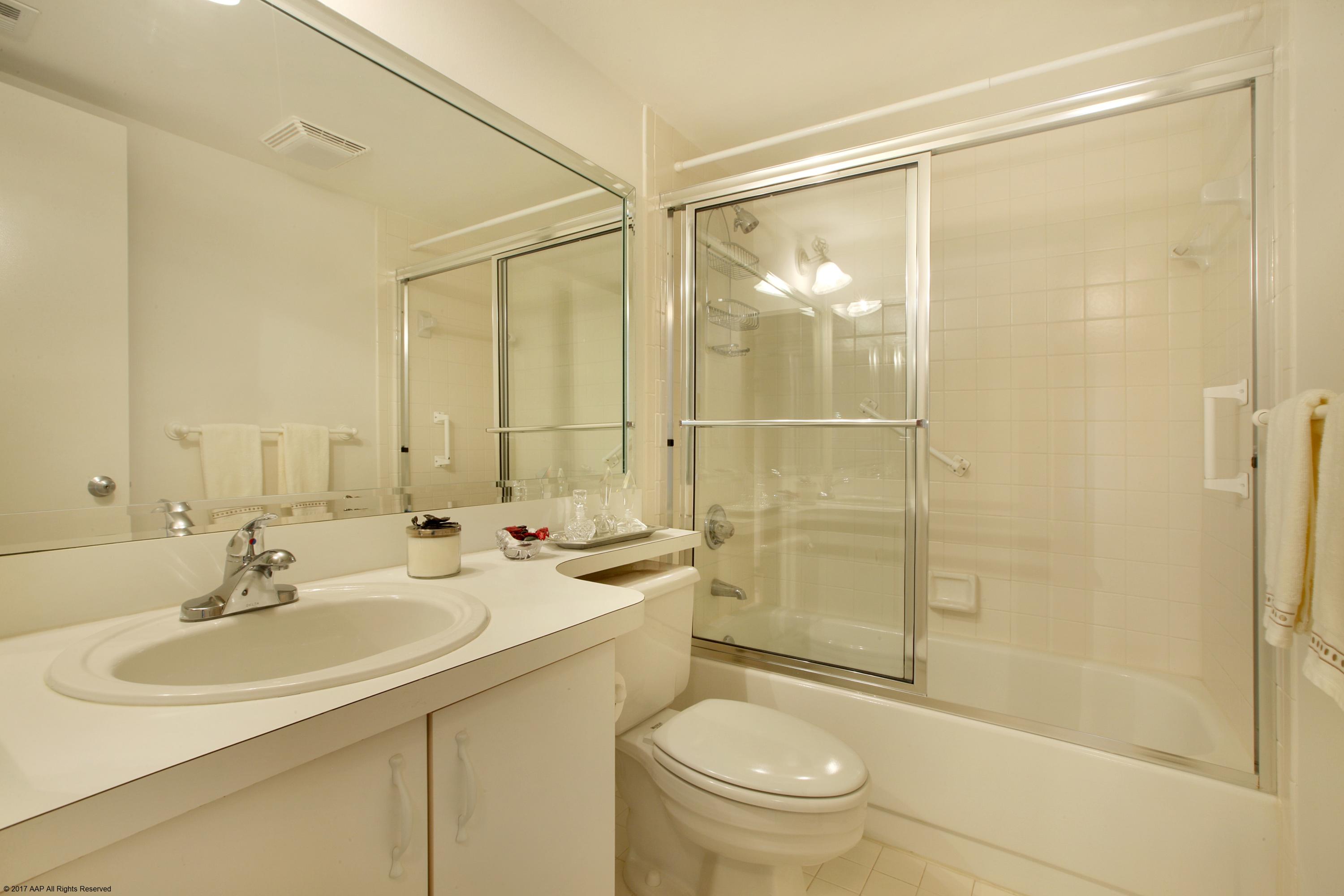 5801 Camino Del Sol, Unit 305 Boca Raton, FL 33433 - Photo 11 of 15 Bath 2