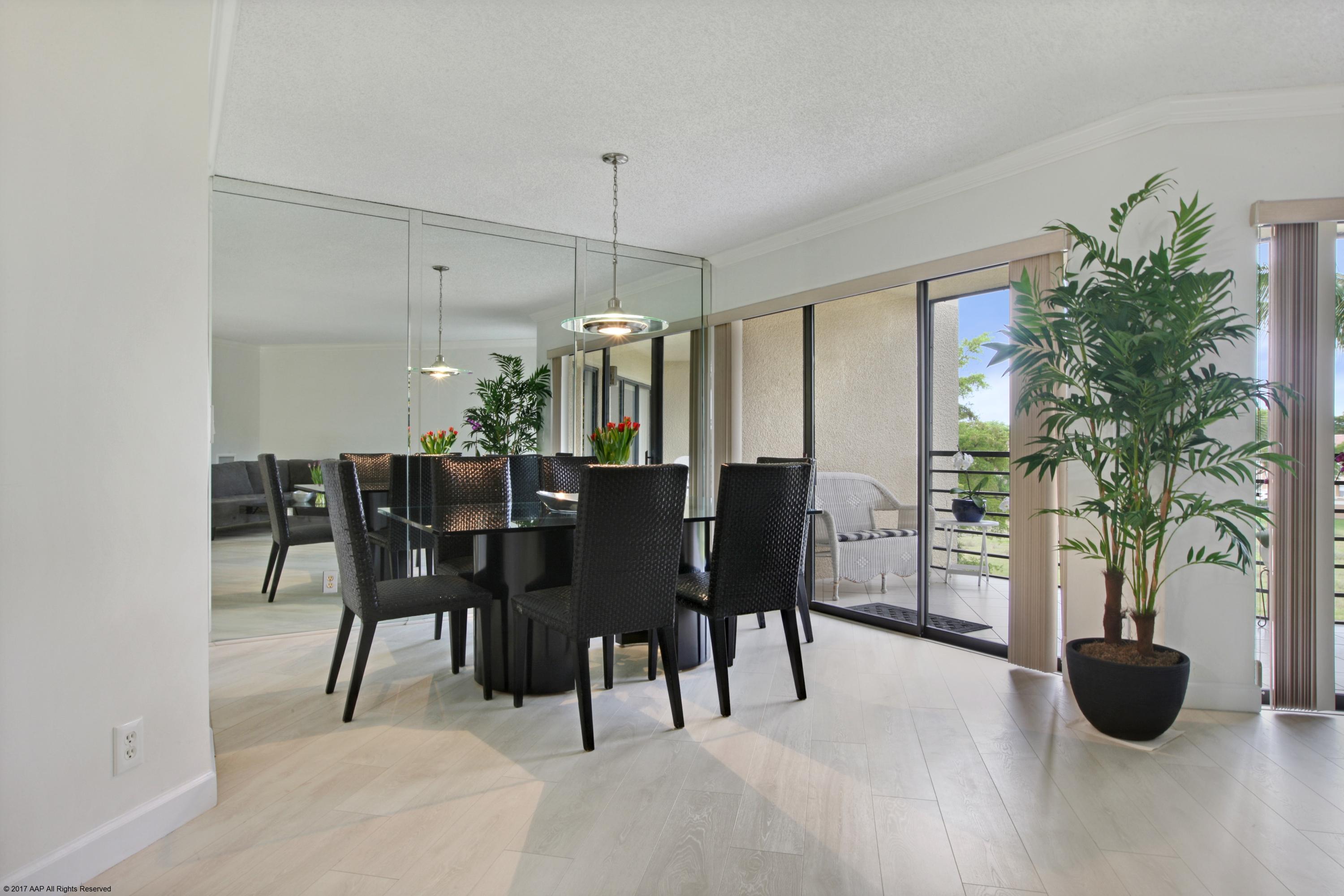 5801 Camino Del Sol, Unit 305 Boca Raton, FL 33433 - Photo 4 of 15 Dining Room