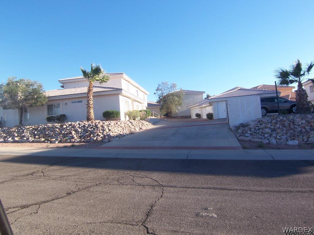 859 Warren Road Bullhead City, AZ 86429 - Photo 2 of 12 garages