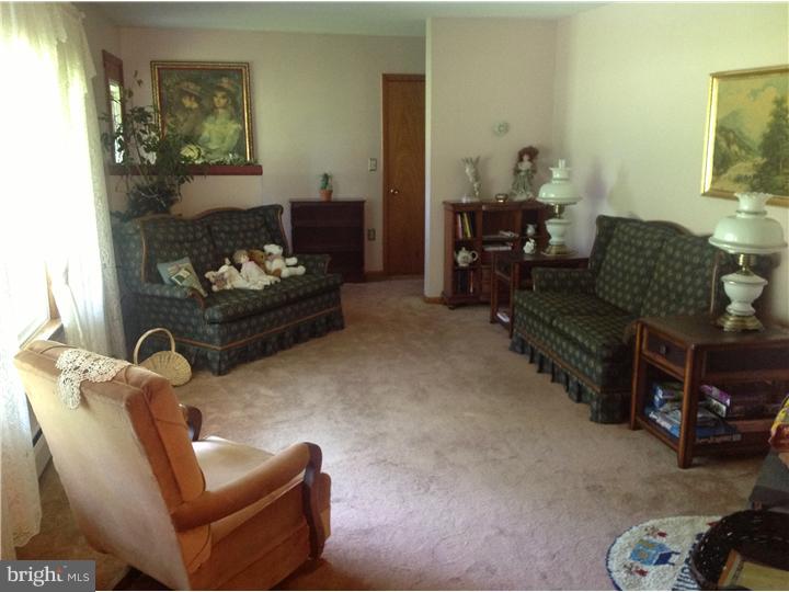 228 Marlton Road Pilesgrove, NJ 08098 - Photo 4 of 8 Living Room