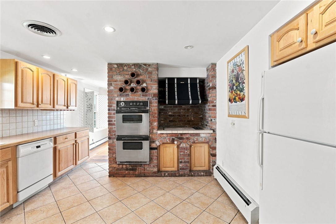 77 Ausdale Road Cranston, RI 02910 - Photo 12 of 44 Gallery Image 12
