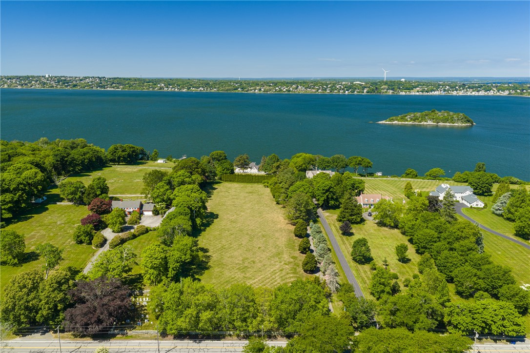 149 Nanaquaket Road Tiverton, RI 02878 - Photo 9 of 45