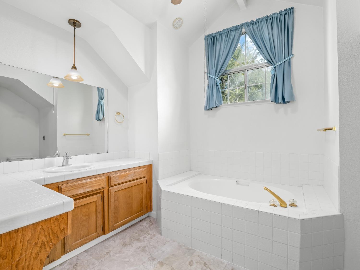 272 North Caesar Avenue Clovis, CA 93612 - Photo 24 of 34 a bathroom with a tub sink and mirror