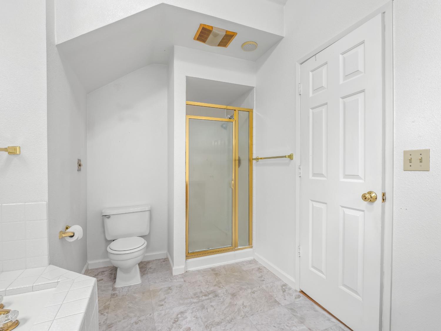 272 North Caesar Avenue Clovis, CA 93612 - Photo 26 of 34 a bathroom with a toilet and a shower