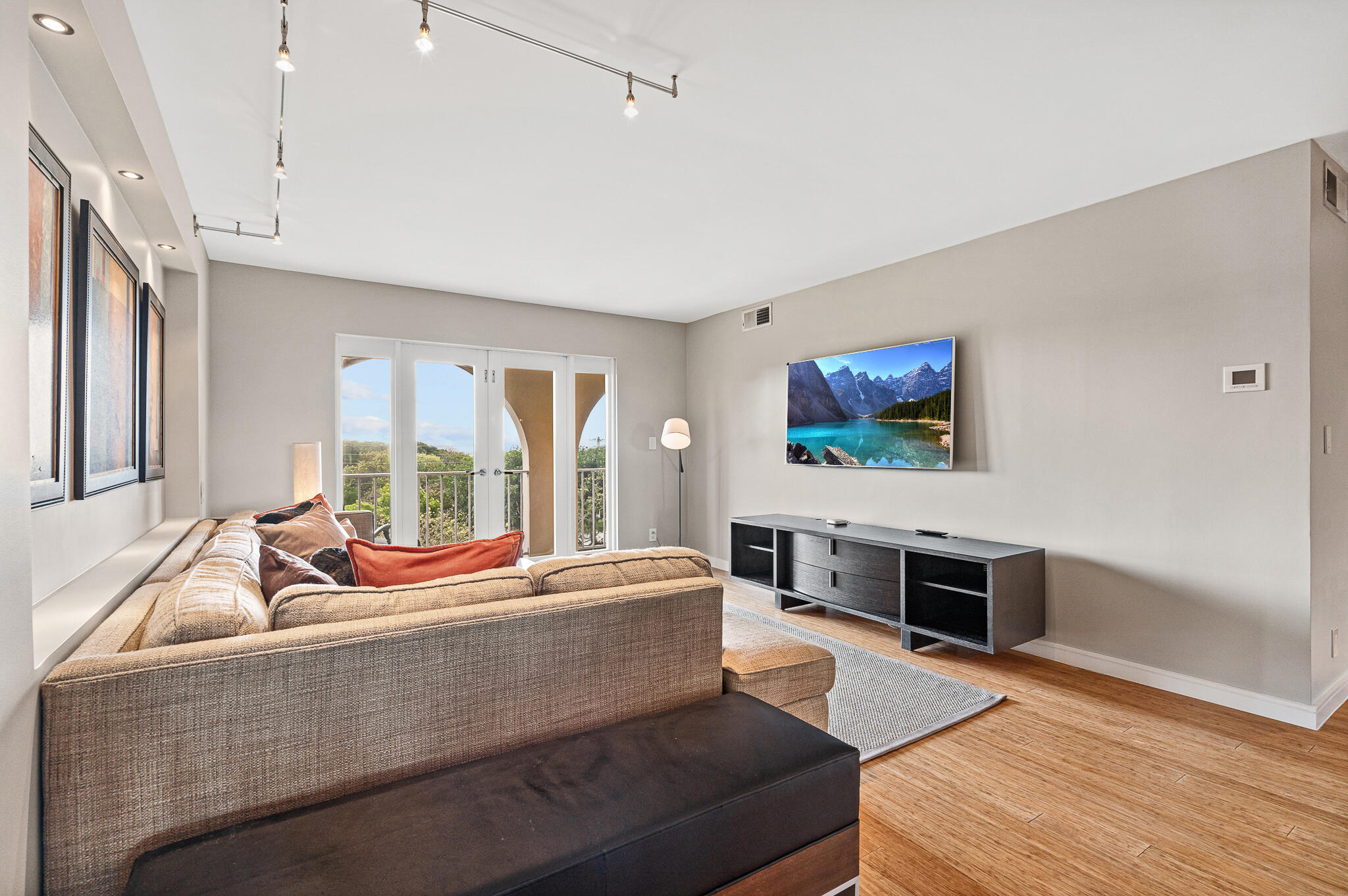 1111 South Ocean Boulevard, Unit 516 Boca Raton, FL 33432 - Photo 16 of 45 Living Room