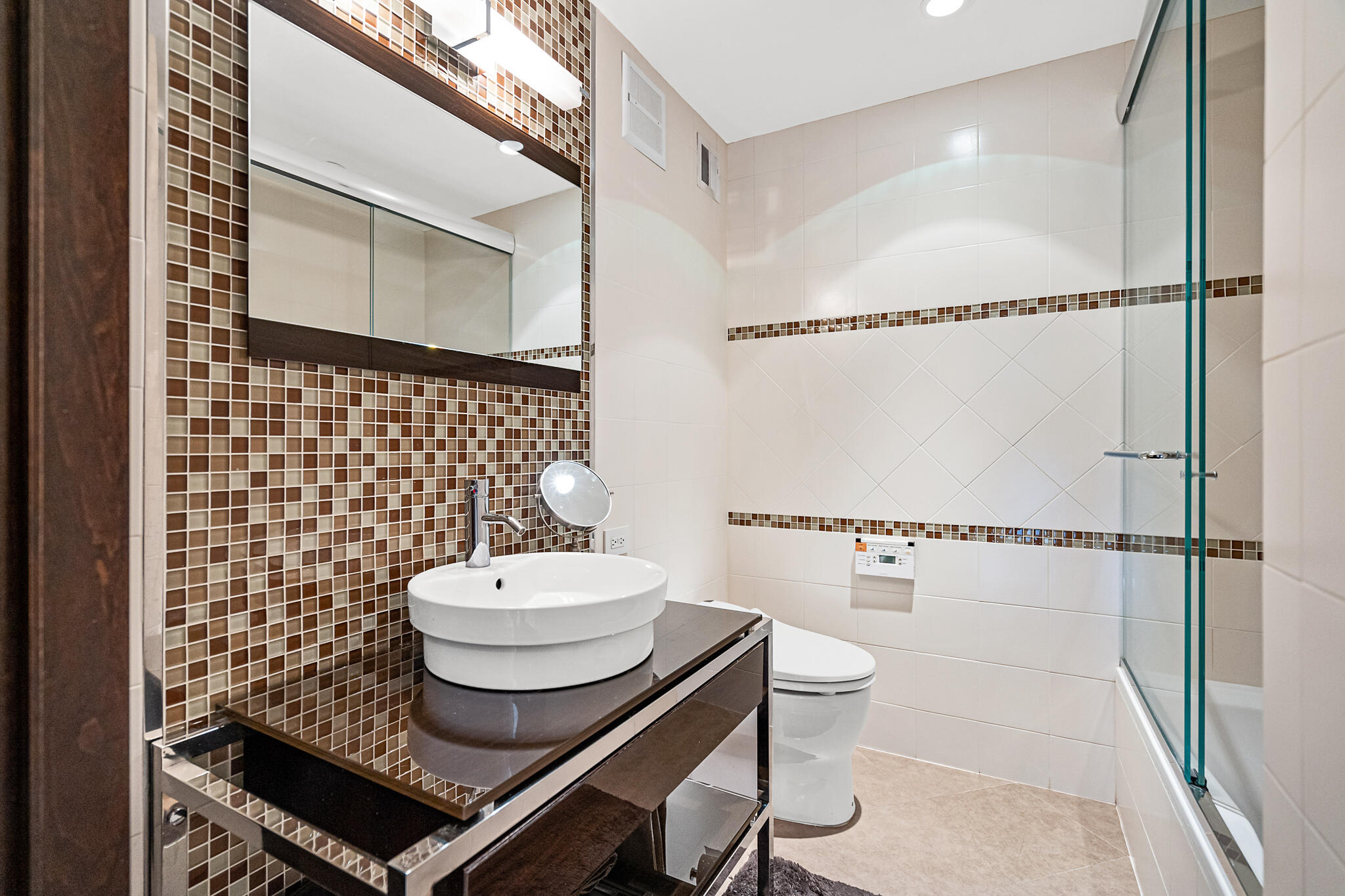 1111 South Ocean Boulevard, Unit 516 Boca Raton, FL 33432 - Photo 26 of 45 Guest Bathroom