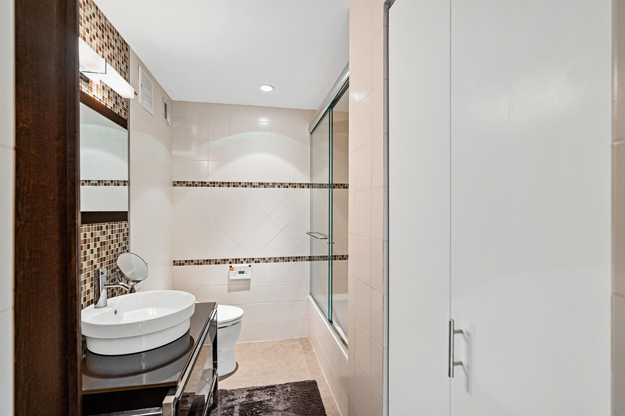 1111 South Ocean Boulevard, Unit 516 Boca Raton, FL 33432 - Photo 27 of 45 Guest Bathroom