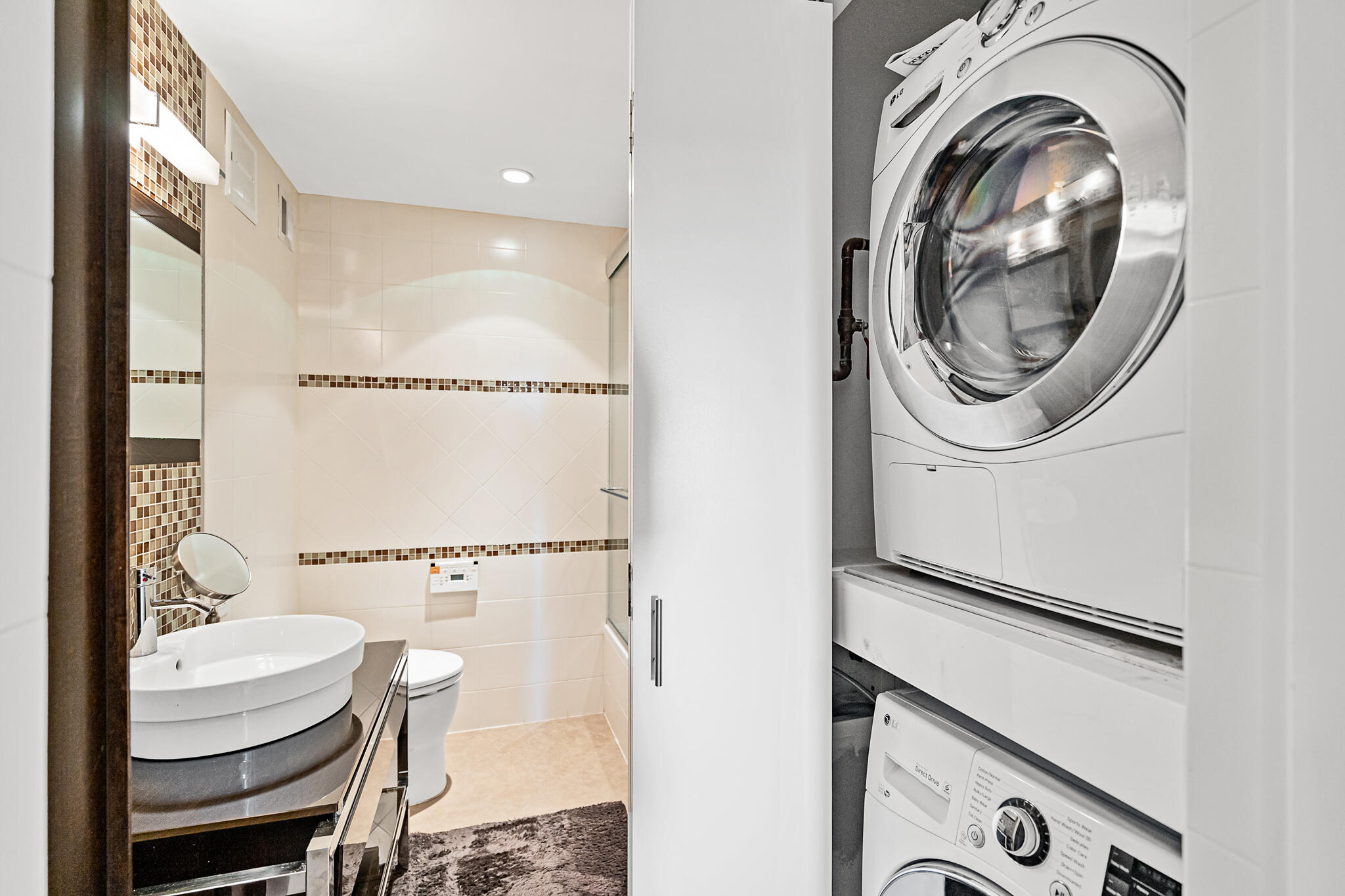 1111 South Ocean Boulevard, Unit 516 Boca Raton, FL 33432 - Photo 28 of 45 Washer / Dryer