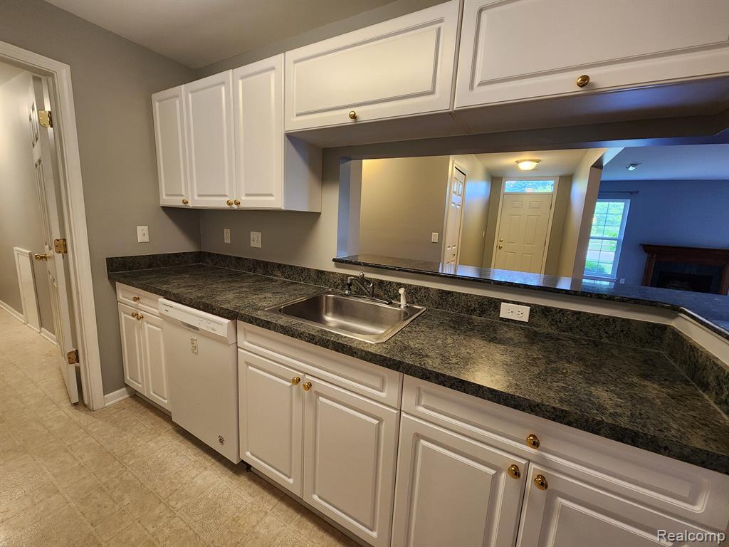 3709 Oakmonte Boulevard, Unit 7 Rochester, MI 48306 - Photo 4 of 27