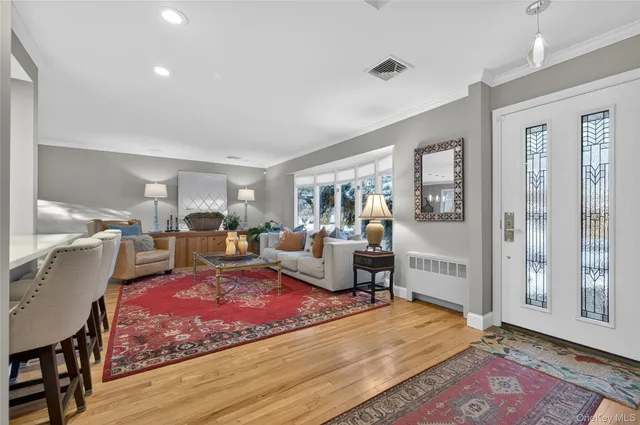 $1,168,000 | 6 Dale Avenue, Syosset, NY 11791