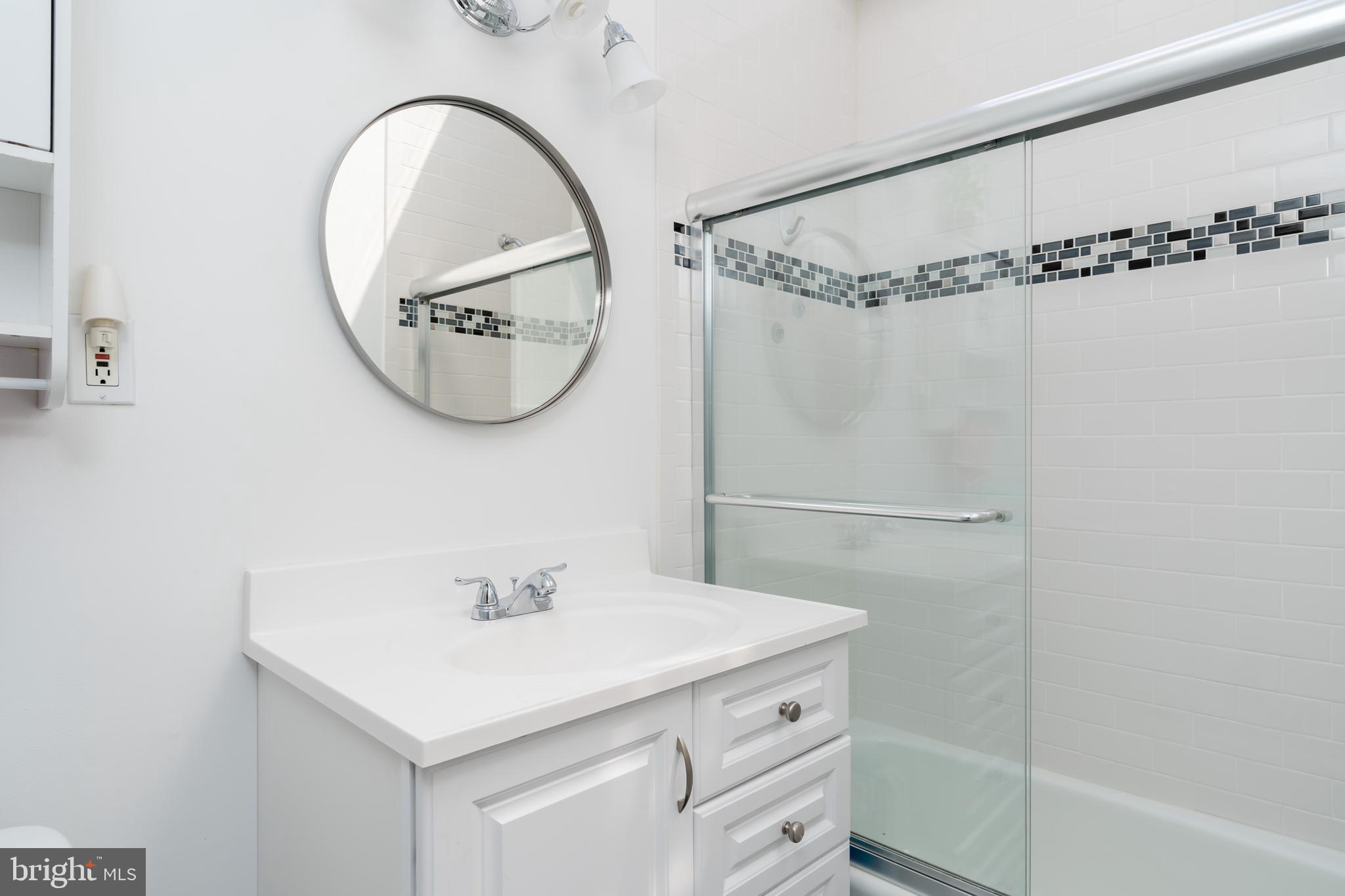 2205 Ontario Road Northwest Washington, DC 20009 - Photo 21 of 31 Updated full bath with tub.