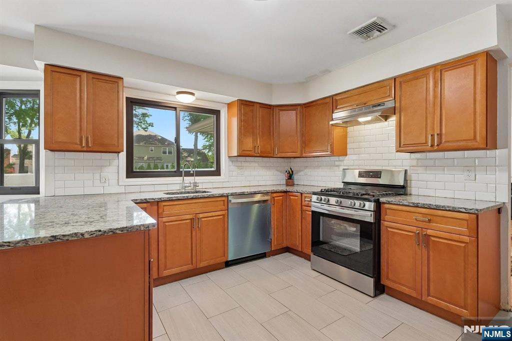 16 Cutter Avenue Edison, NJ 08820 - Photo 3 of 22
