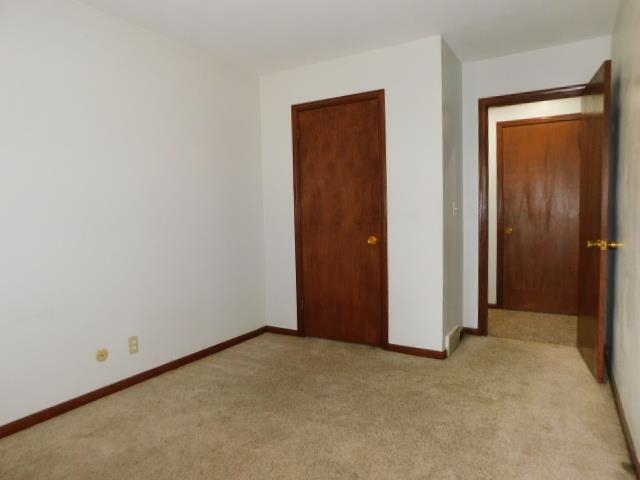 4406 Crawford Drive, Unit B Rockford, IL 61114 - Photo 12 of 15 an empty room with closet and a window