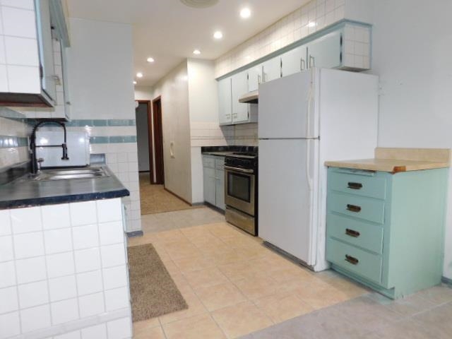 4406 Crawford Drive, Unit B Rockford, IL 61114 - Photo 7 of 15 a kitchen with stainless steel appliances a refrigerator sink and cabinets