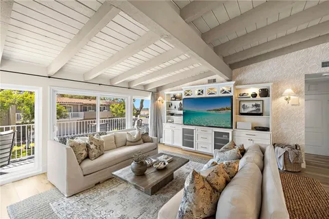 $2,625,000 | 362 Vista Madera, Newport Beach, CA 92660