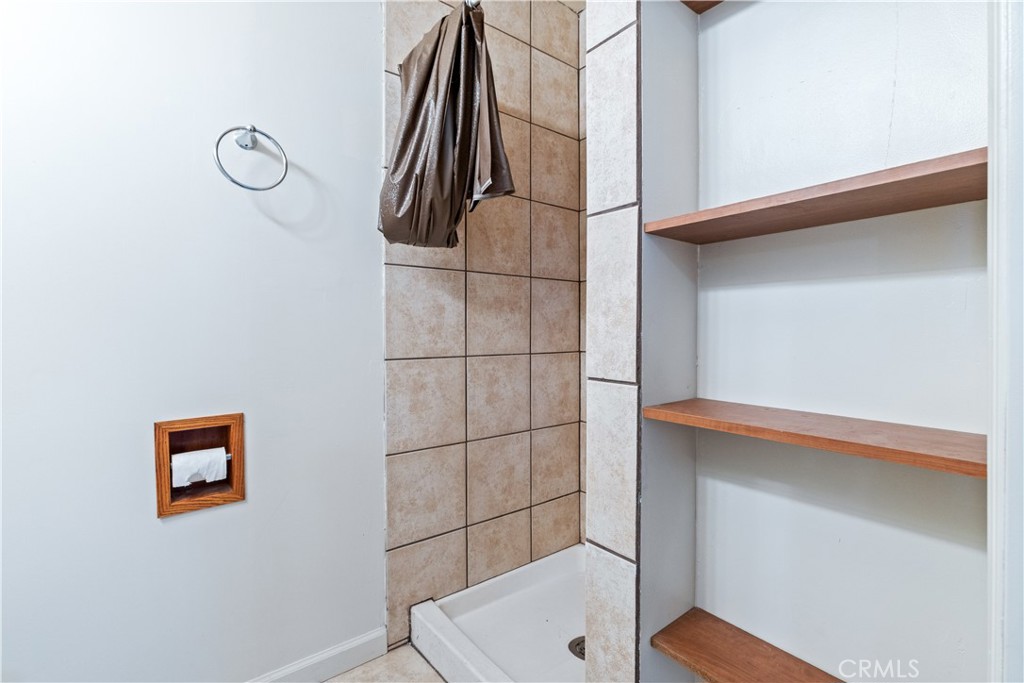 323 Crum Road Templeton, CA 93465 - Photo 34 of 60 Bathroom inside detached room