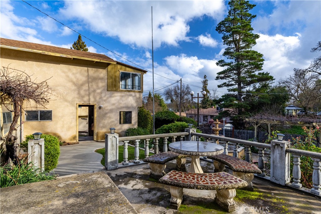 323 Crum Road Templeton, CA 93465 - Photo 38 of 60 Backyard sitting area