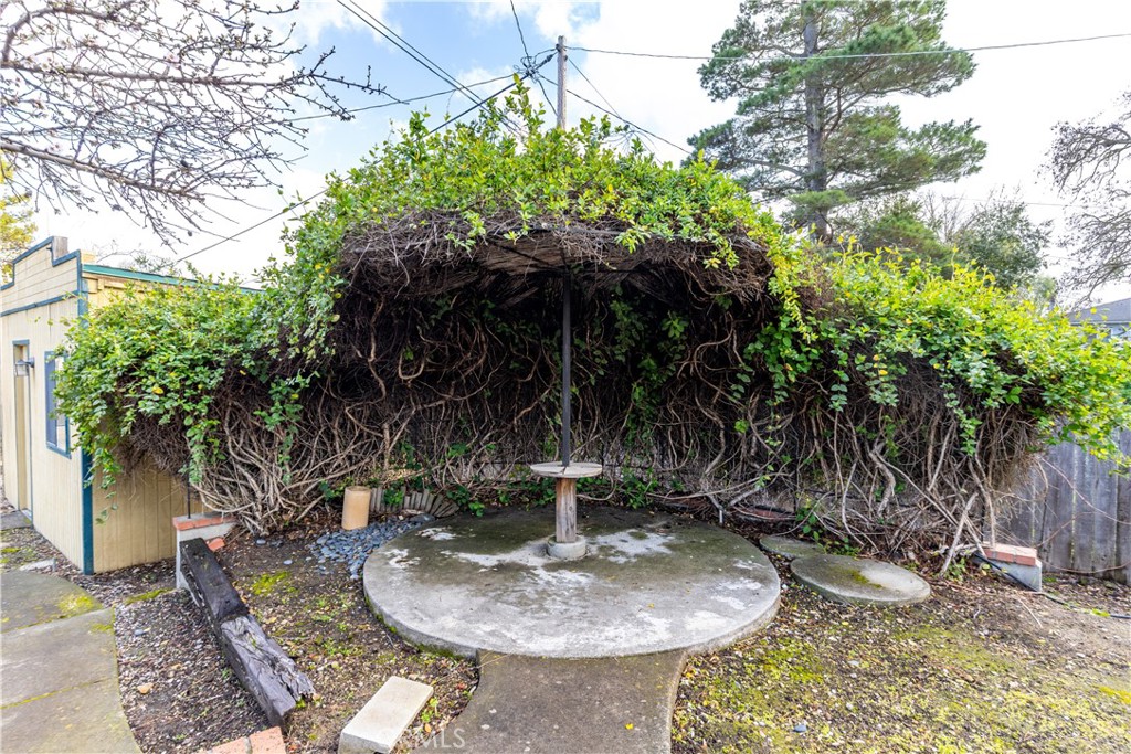 323 Crum Road Templeton, CA 93465 - Photo 42 of 59 Backyard private sitting area