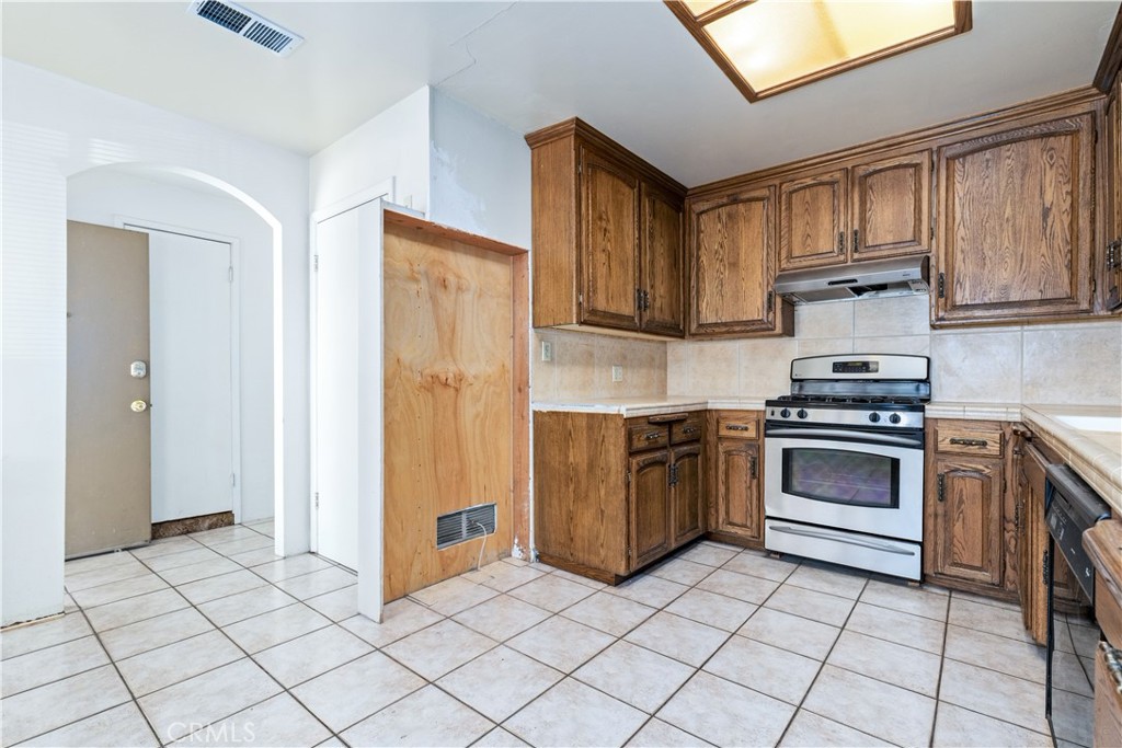 323 Crum Road Templeton, CA 93465 - Photo 8 of 60 Kitchen