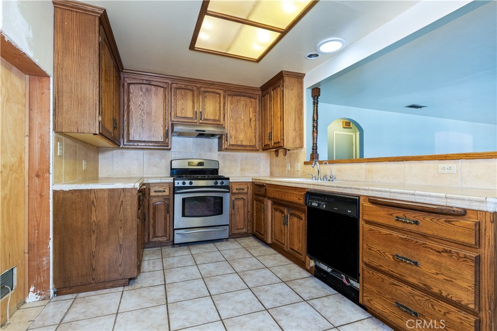 323 Crum Road Templeton, CA 93465 - Photo 9 of 60 Kitchen