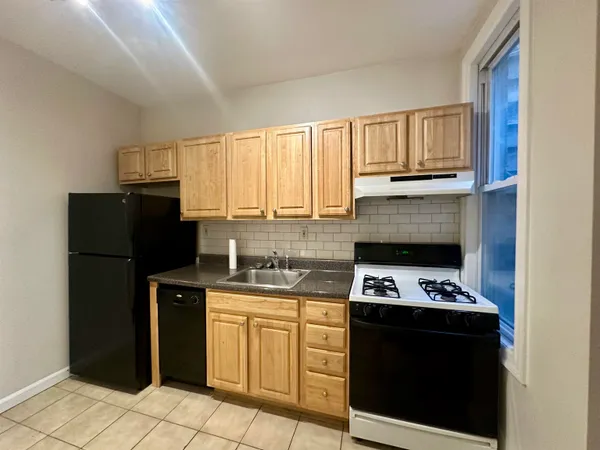 $2,350 | 203 Ogden Avenue, Jersey City, NJ 07307