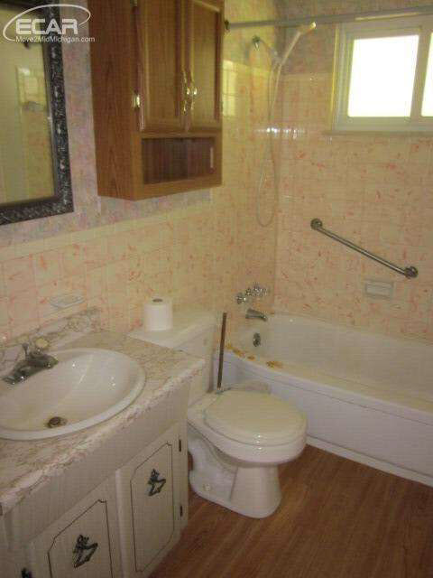 5305 North Linden Road Flint, MI 48504 - Photo 22 of 33 20423879-21.JPG