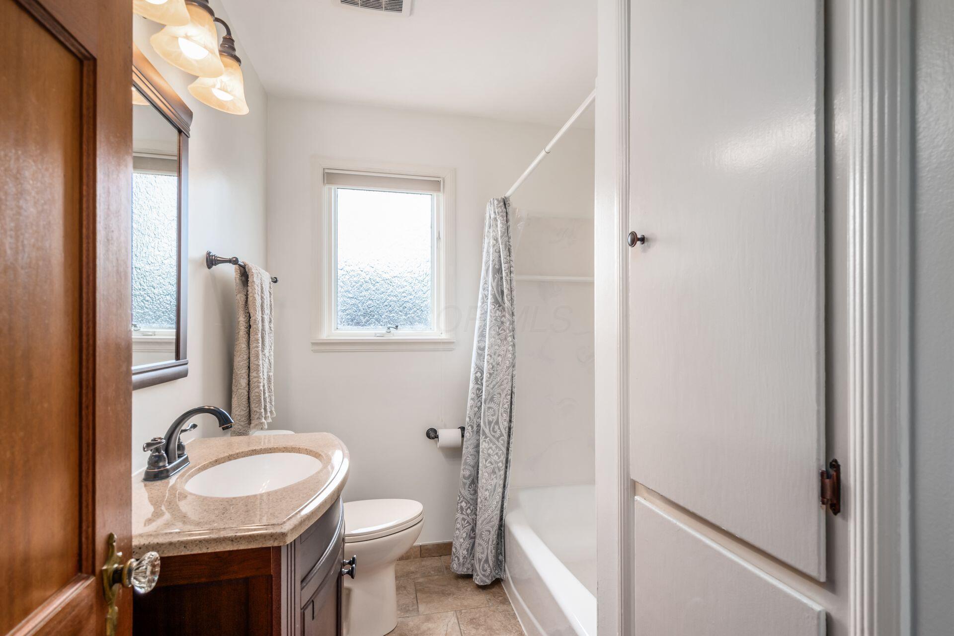 432 South Chesterfield Road Columbus, OH 43209 - Photo 37 of 60 Second Full Bathroom