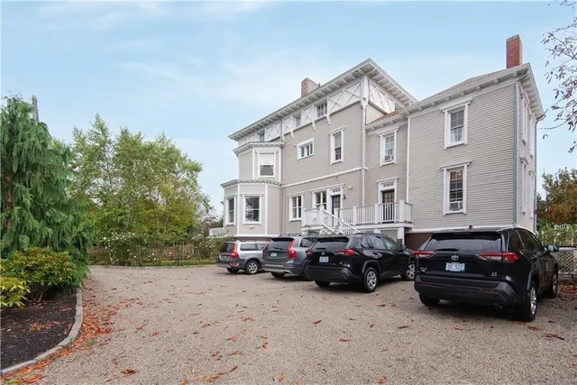 $2,700 | 6 Restmere Terrace, Middletown, RI 02842