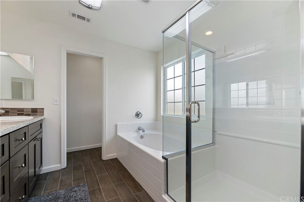 3591 Tyco Drive Riverside, CA 92501 - Photo 22 of 30 a bathroom with a bathtub and a sink