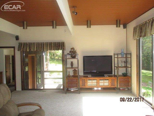 9160 Mabley Hill Road Fenton, MI 48430 - Photo 9 of 27 21372497-8.JPG