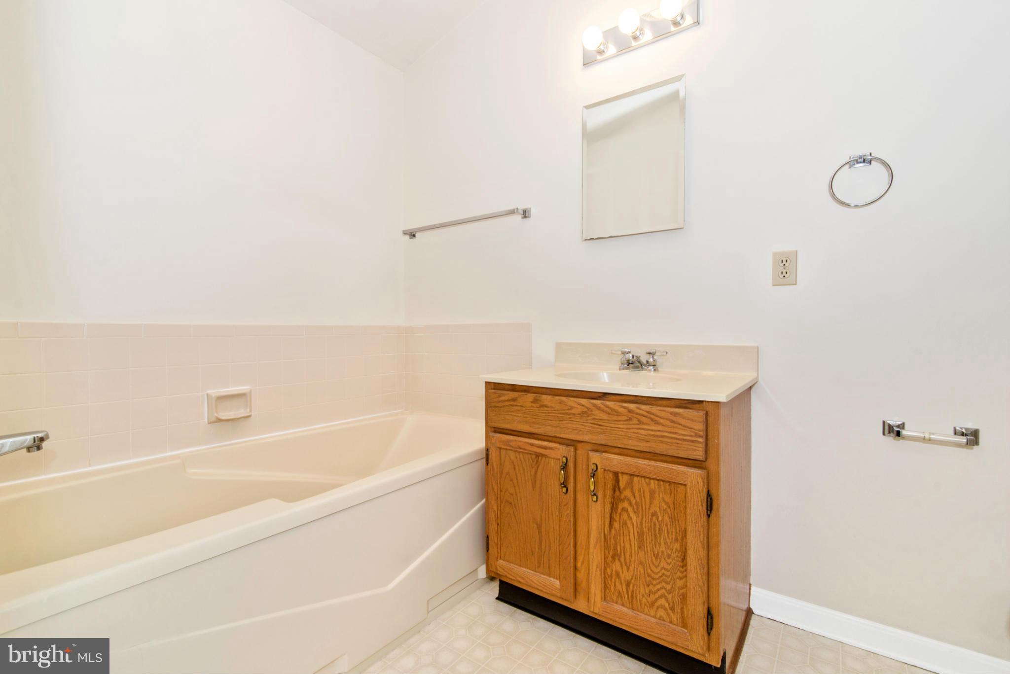 2231 Wetherburne Way Frederick, MD 21702 - Photo 19 of 30 Bath (Master)