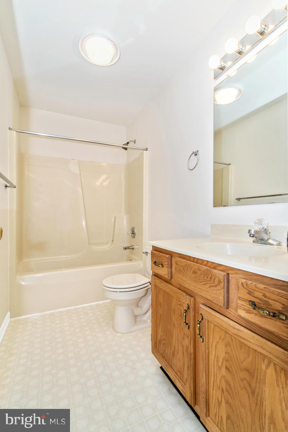 2231 Wetherburne Way Frederick, MD 21702 - Photo 23 of 30 Bath