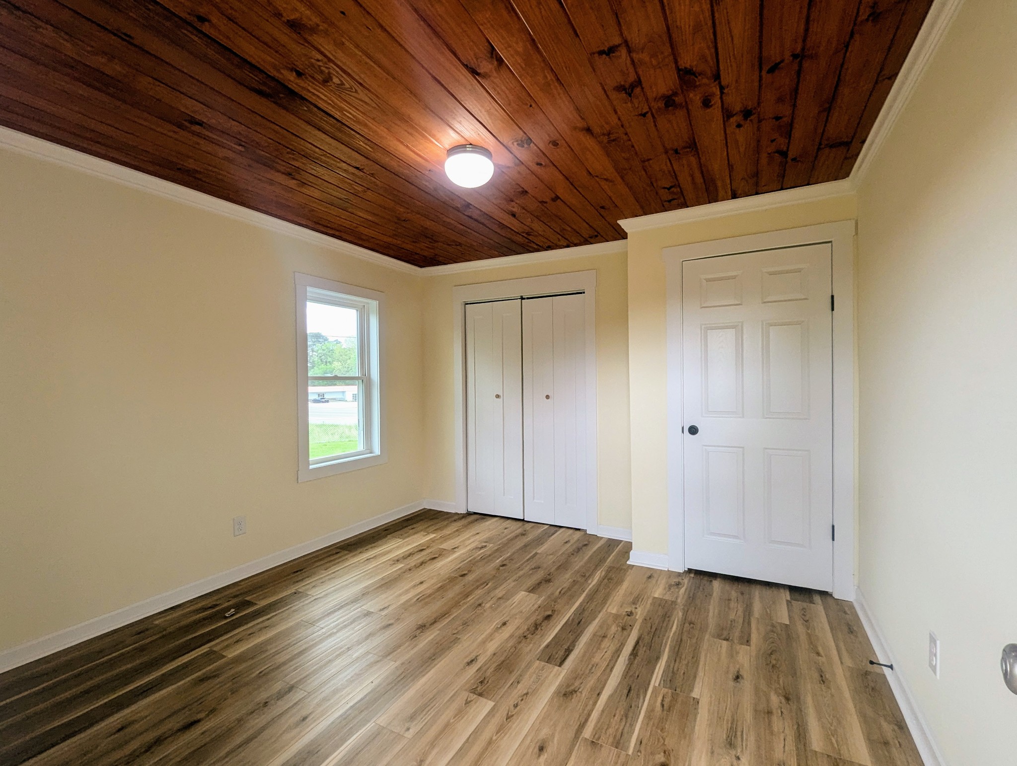 1263 Highway 100 Centerville, TN 37033 - Photo 11 of 17 a view of hallway with window