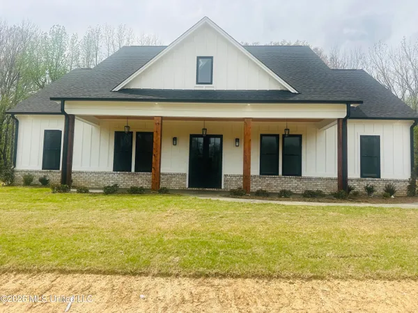 $375,000 | 4272 South Red Banks Road, Byhalia, MS 38611