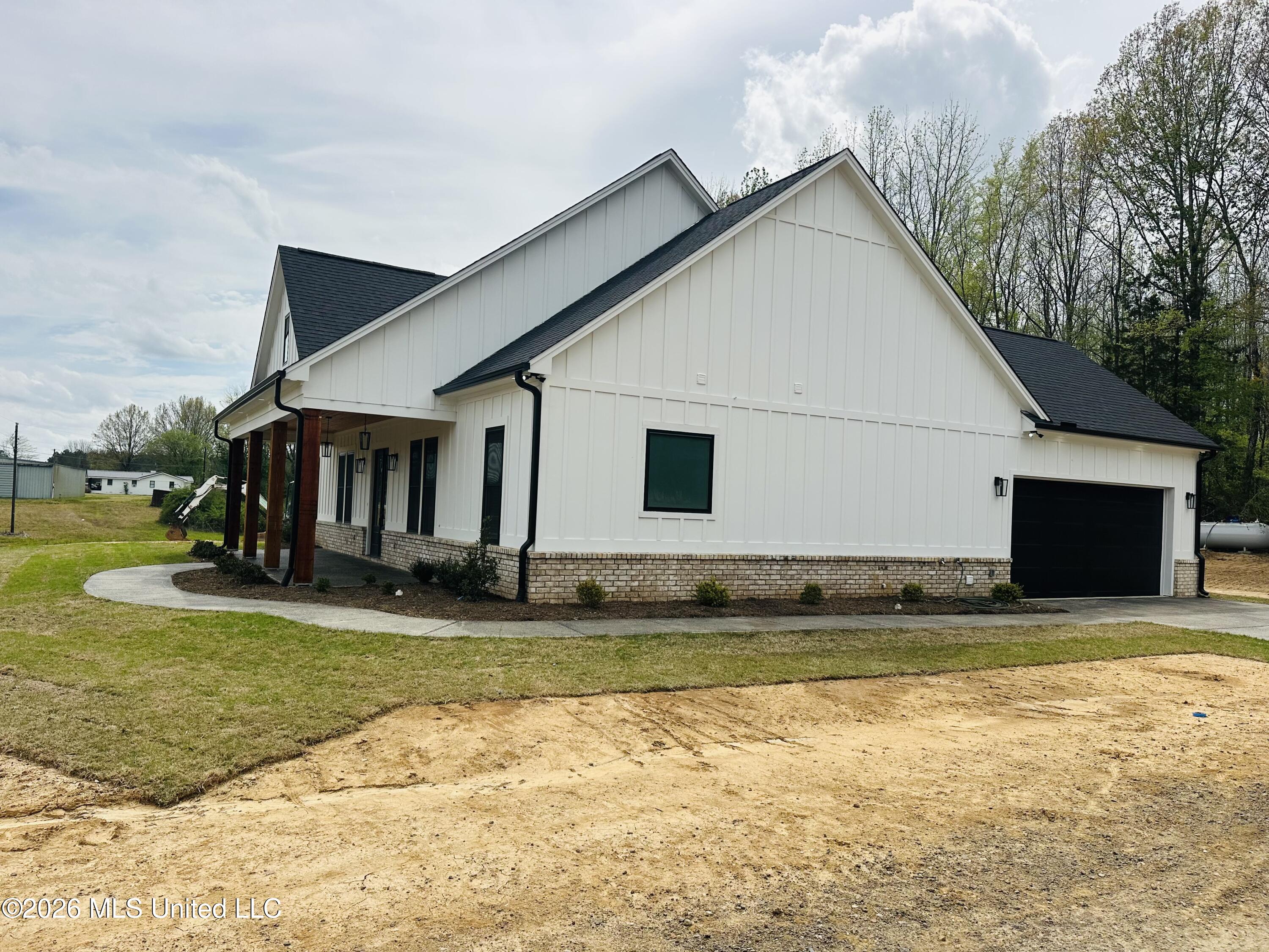 4272 South Red Banks Road Byhalia, MS 38611 - Photo 2 of 10 IMG_8396